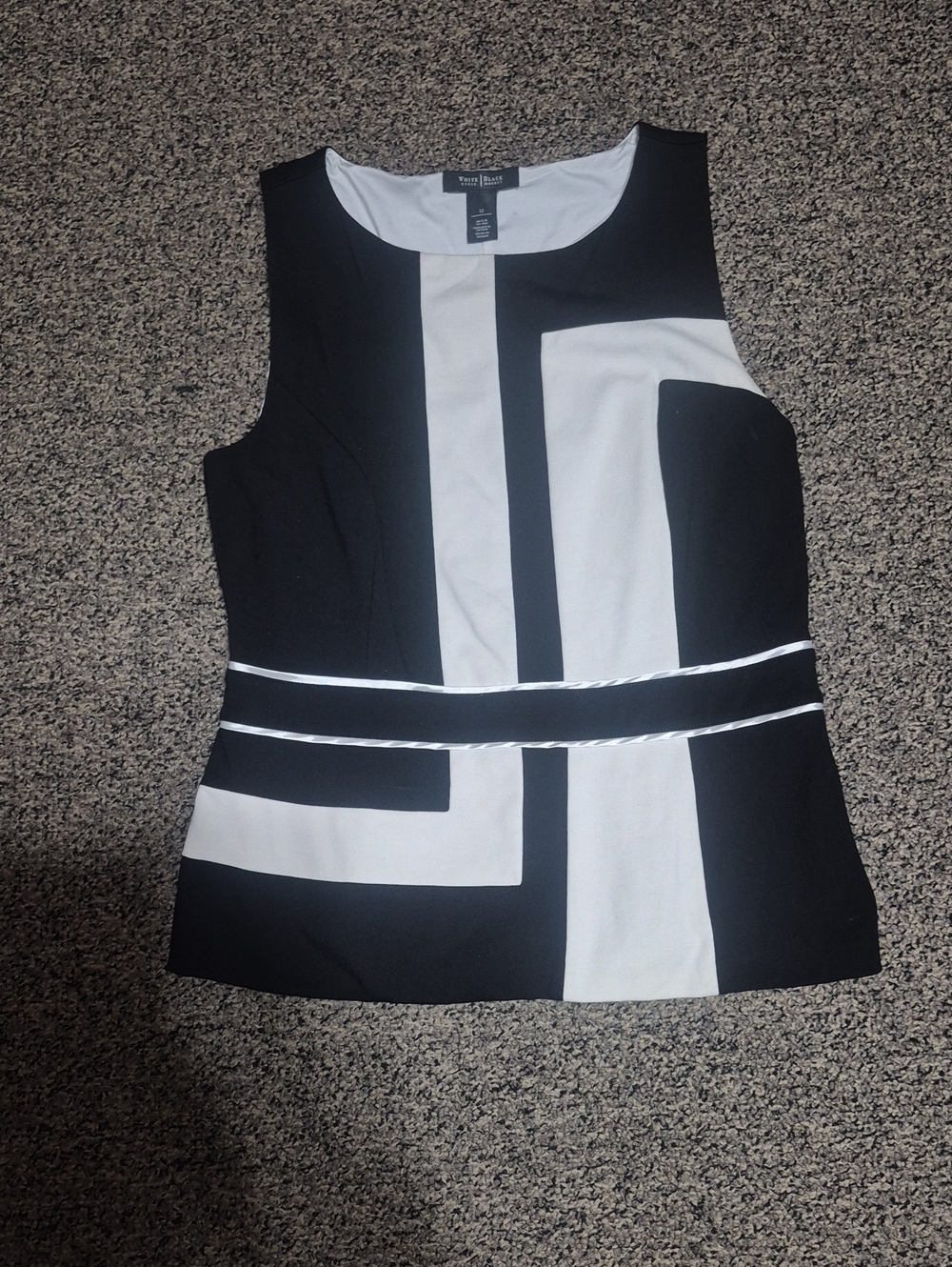 NWOT White House Black Market Black and White Geometric Sleeveless Blouse